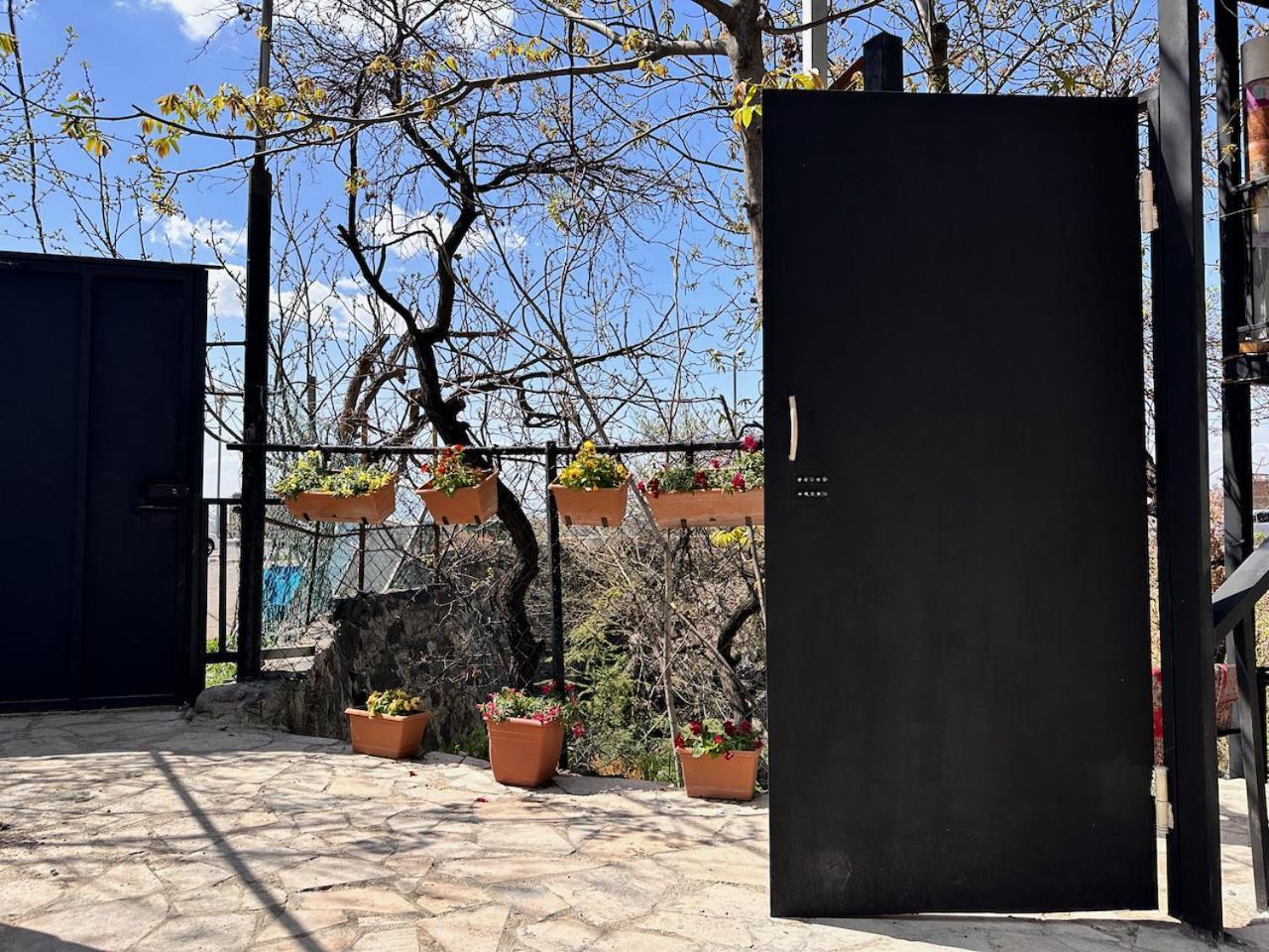 Cosy Studio With Beautiful Garden 耶烈万 外观 照片