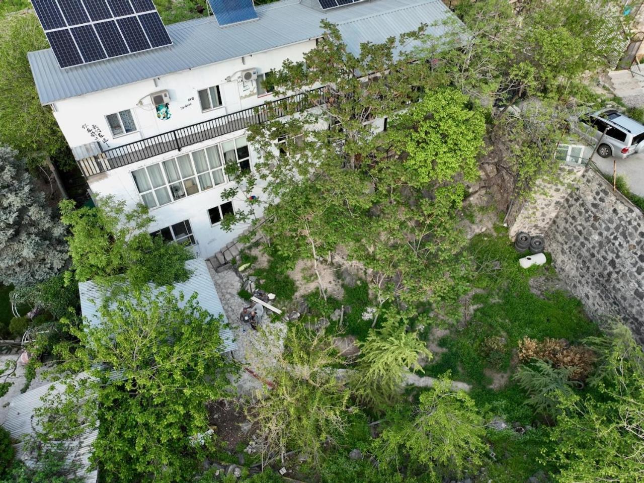 Cosy Studio With Beautiful Garden 耶烈万 外观 照片